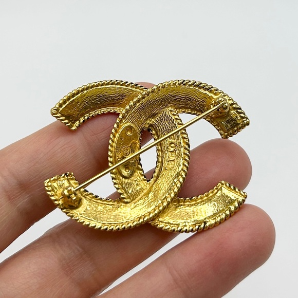 Chanel Vintage CC Logo Brooch Pin Gold Plated, with Chanel Box - Picture 3 of 5